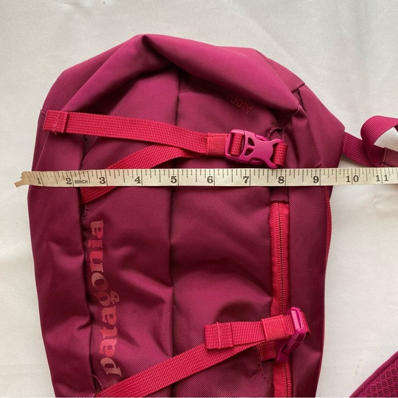 NWOT Patagonia Mulberry Atom Sling 8L Bag - Picture 16 of 16